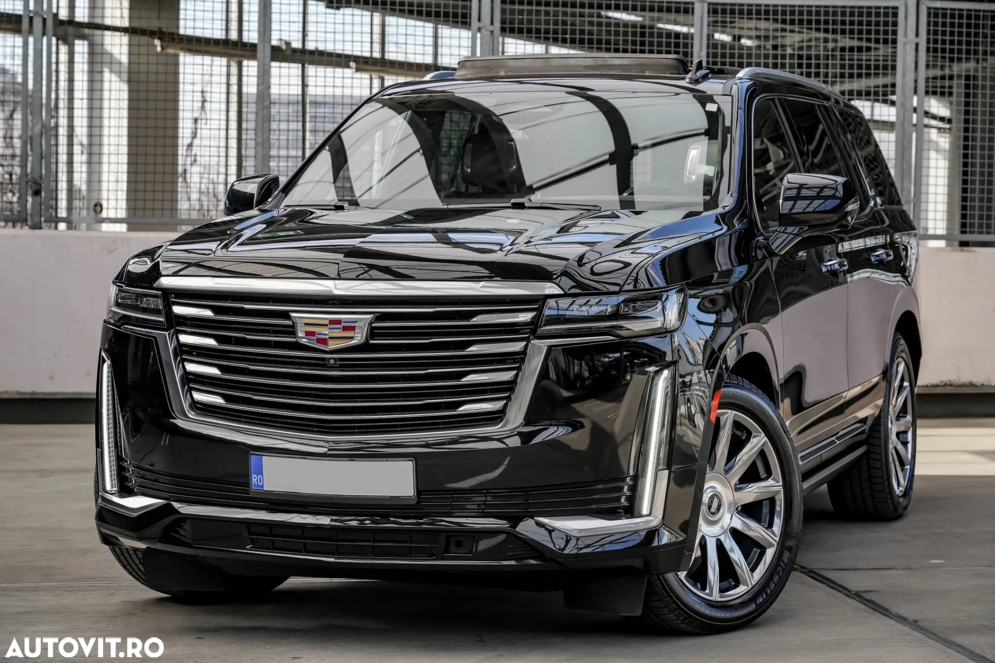 Cadillac Escalade - 3