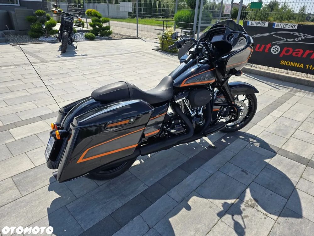 Harley-Davidson Touring Road Glide - 14
