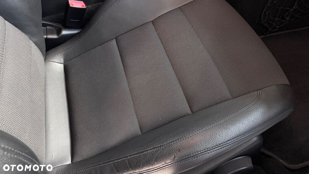 Mercedes-Benz Klasa C 220 CDI BlueEff - 21