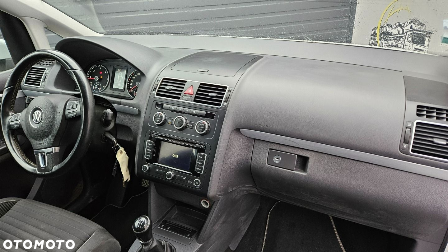 Volkswagen Touran - 34