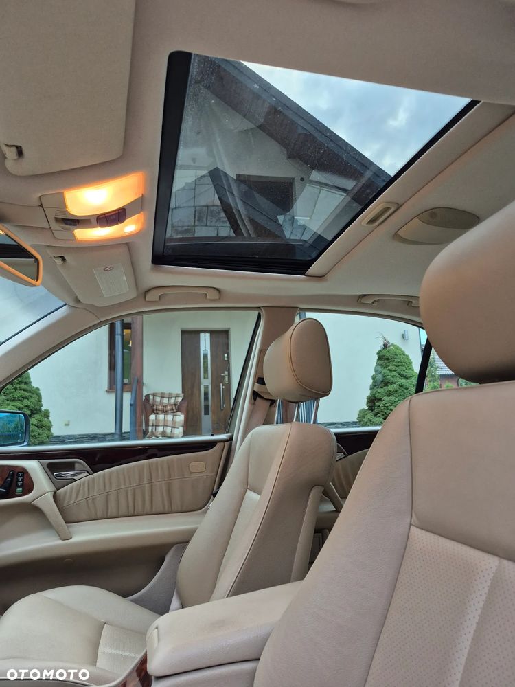 Mercedes-Benz Klasa E 320 4-Matic Elegance - 16