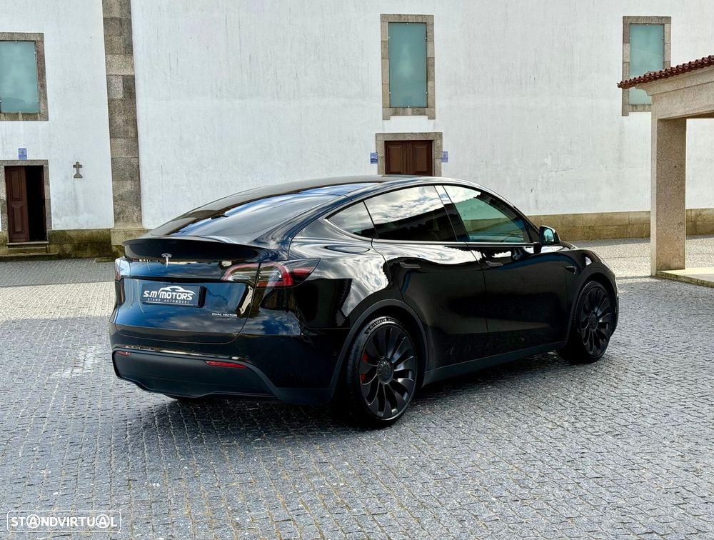 Tesla Model Y Performance Dual Motor AWD - 4