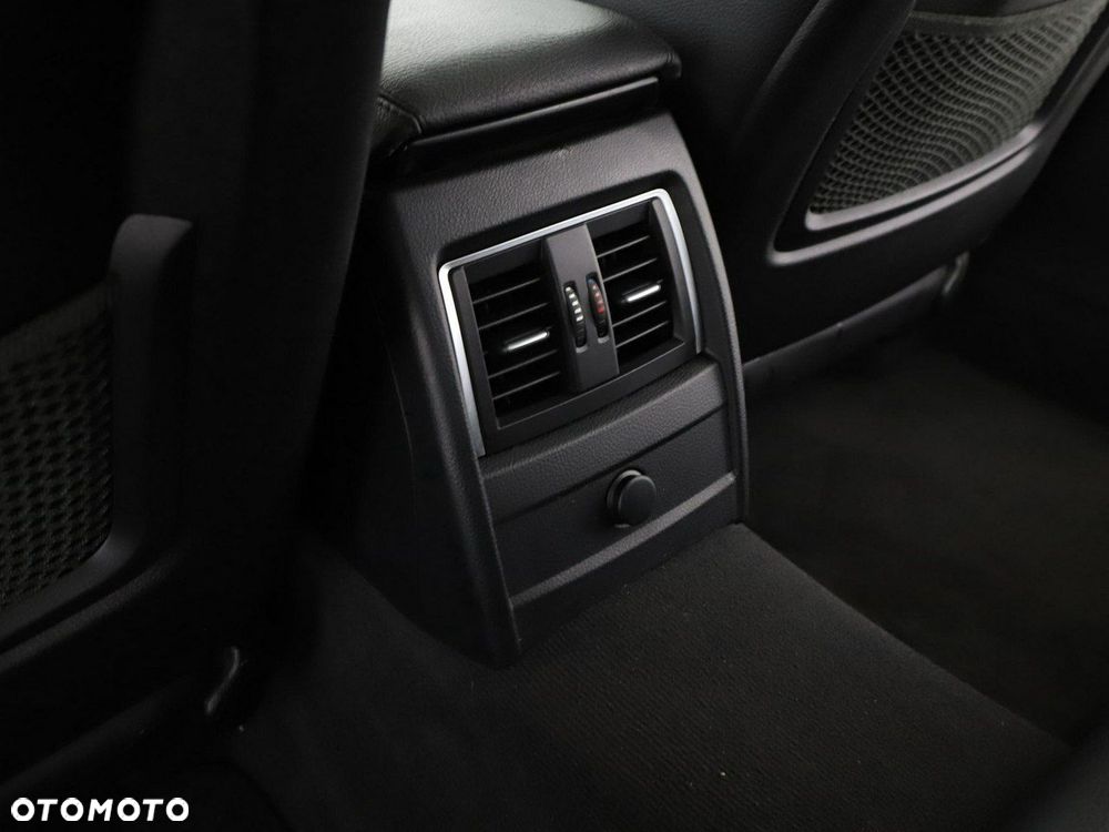 BMW Seria 3 318d Luxury Line - 37