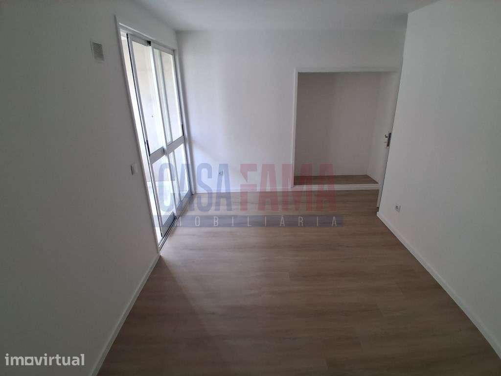 T3 Totalmente Remodelado em Baguim do Monte - Grande imagem: 2/25