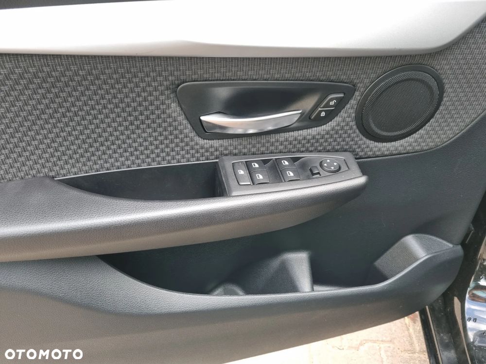 BMW Seria 2 216d Sport Line - 27