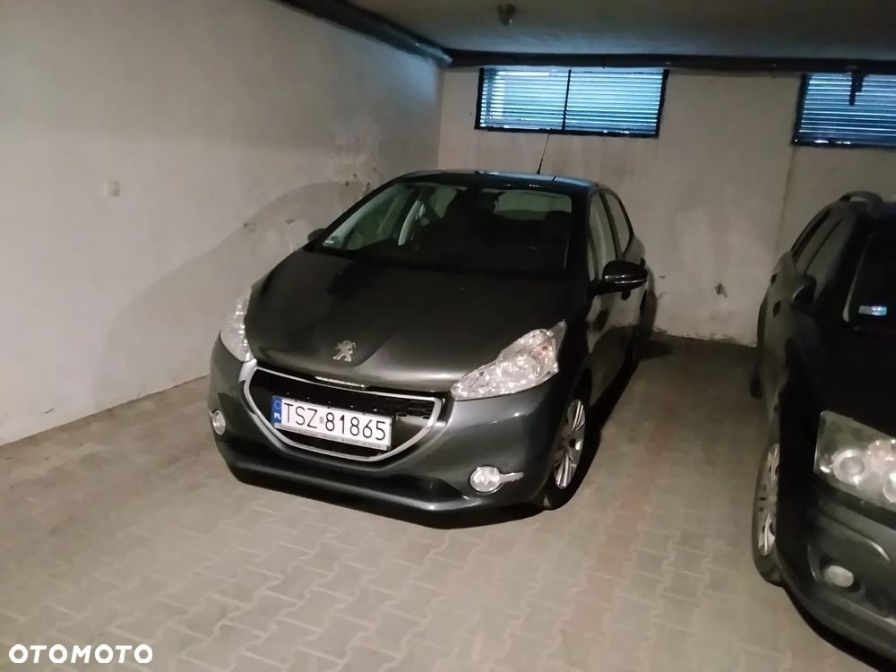 Peugeot 208 - 12