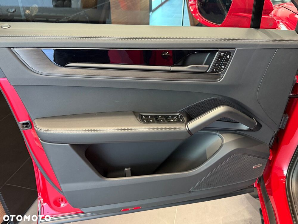 Porsche Cayenne - 16