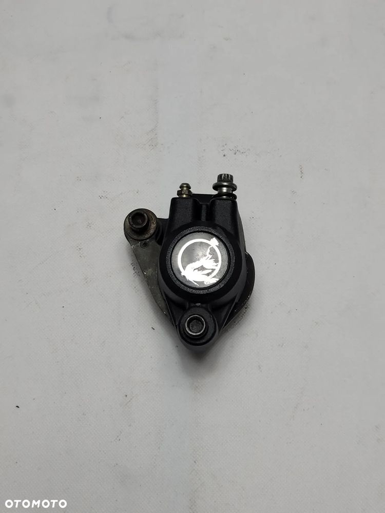 Zacisk przedni lewy Harley Davidson Touring Softail Dyna 44046-84C - 1