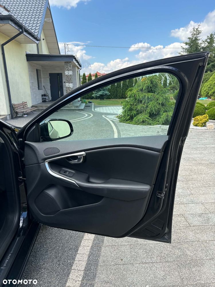 Volvo V40 D2 R Design - 19