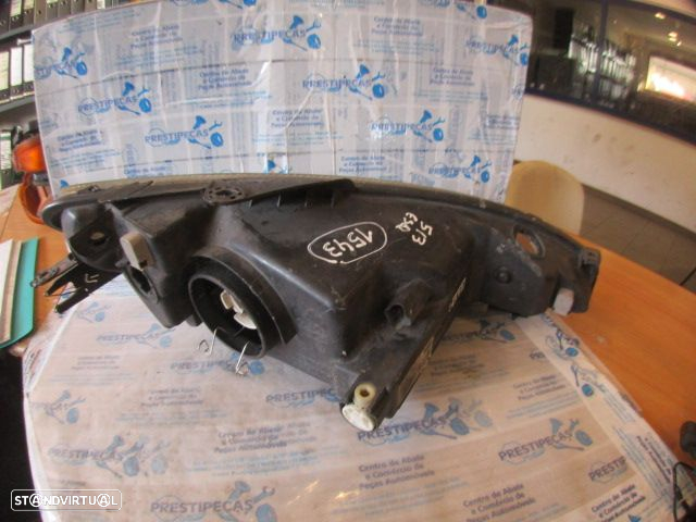 Farol 9632689380 67735770 PEUGEOT 206 2000 1.9D 70CV 3P BRANCO ESQ H4 ORIGINAL VALEO Danificado - 2