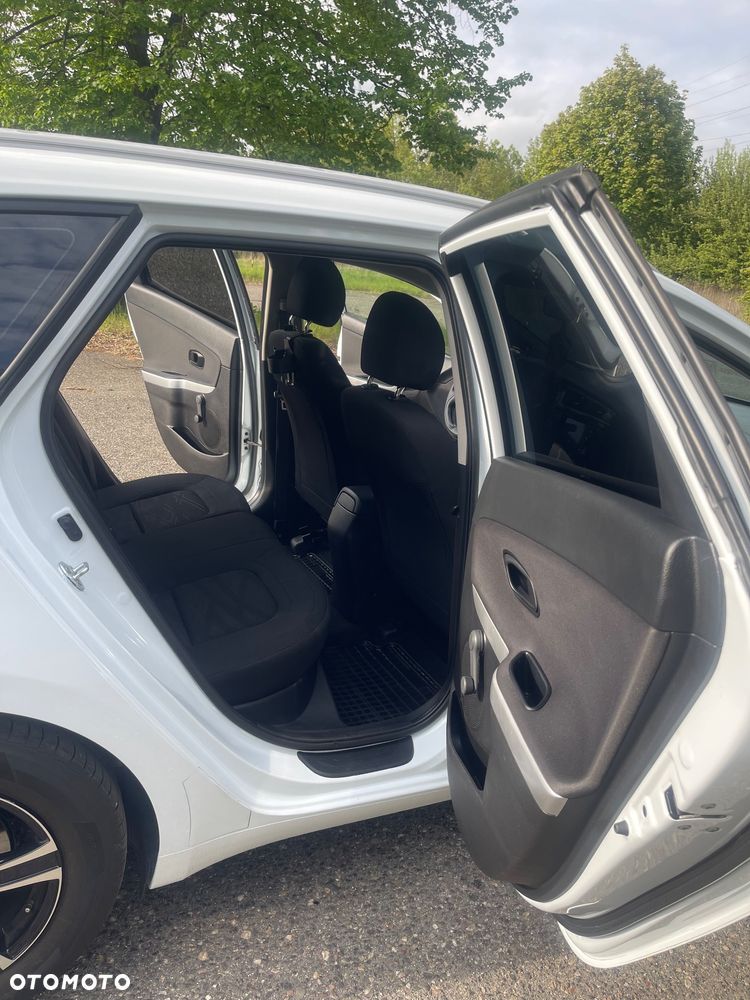 Kia Ceed 1.4 L - 12