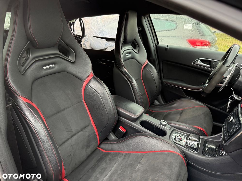 Mercedes-Benz GLA - 14