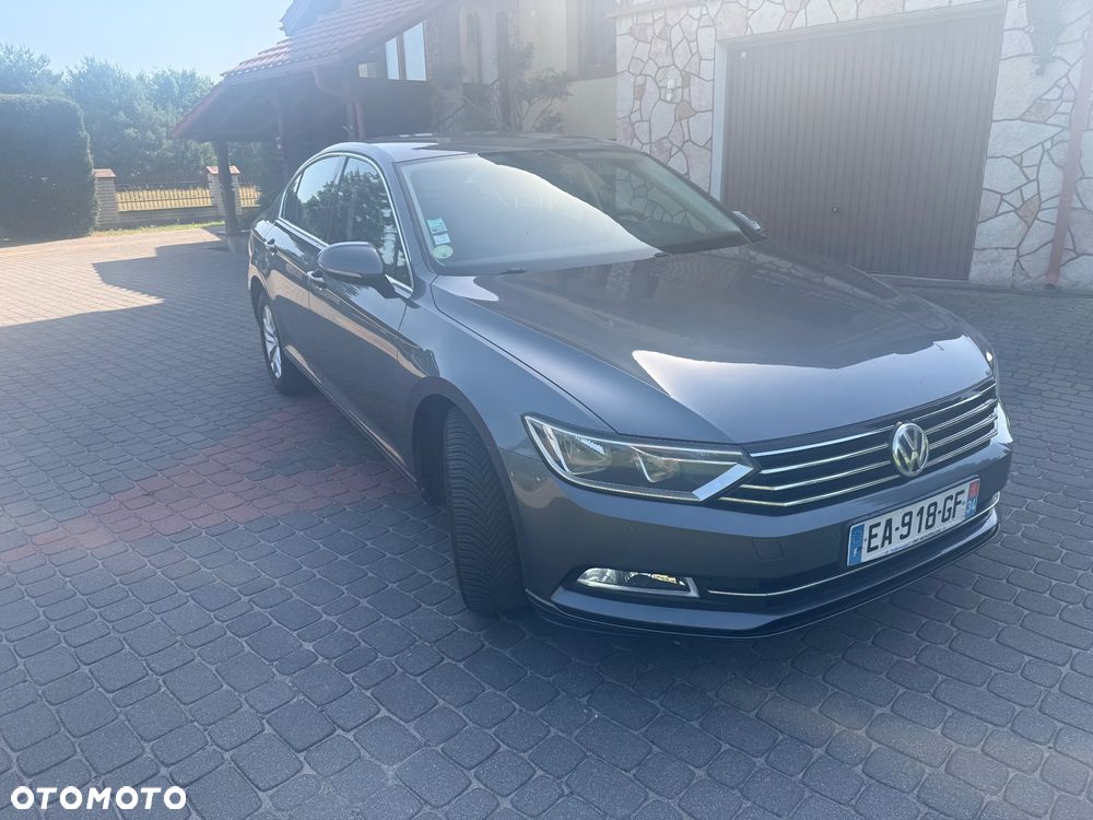 Volkswagen Passat 1.6 TDI SCR DSG Comfortline - 2