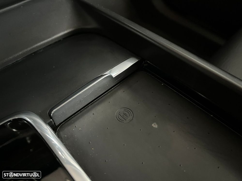 Volvo XC 60 2.0 B4 R-Design Geartronic - 33