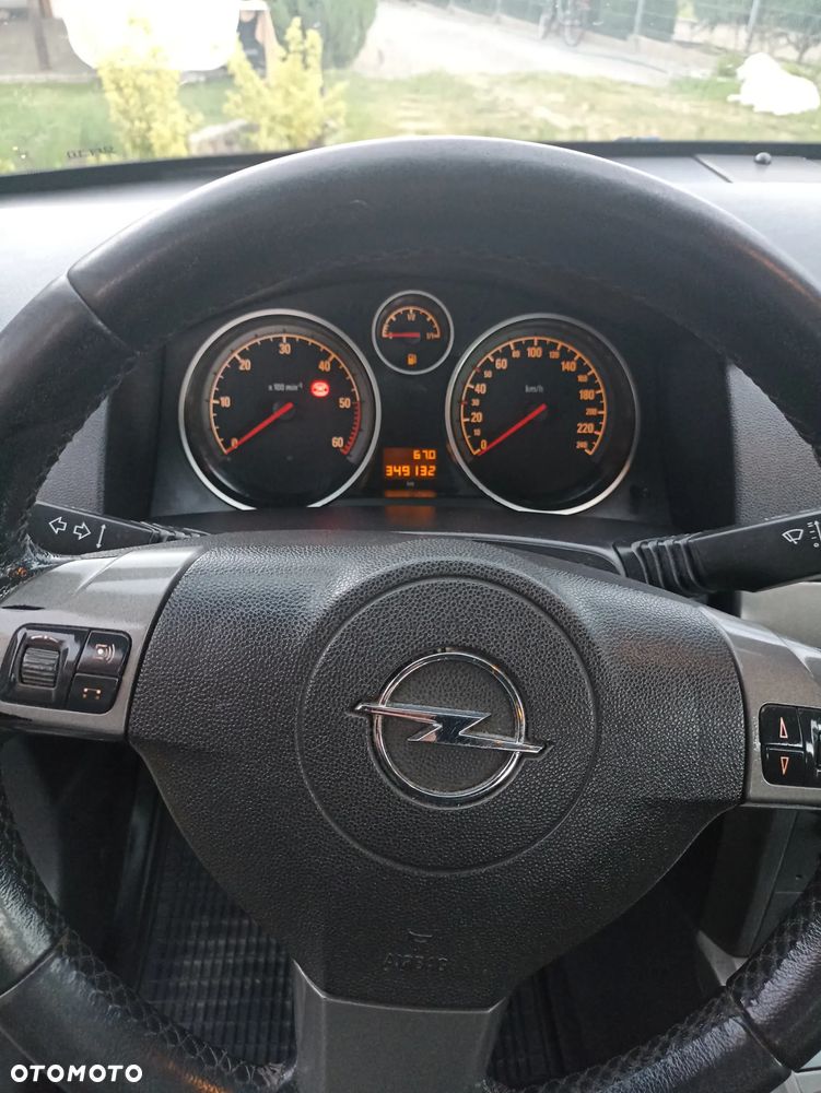Opel Astra 1.9 CDTI - 4