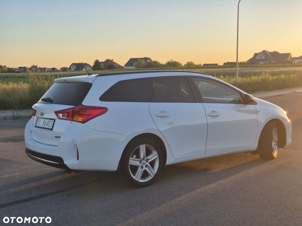 Toyota Auris 1.6 Valvematic Multidrive S Executive - 11