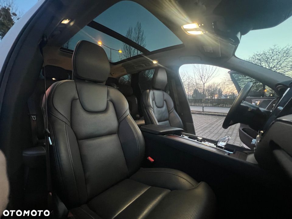 Volvo XC 60 T8 AWD Recharge Ultimate Dark - 32