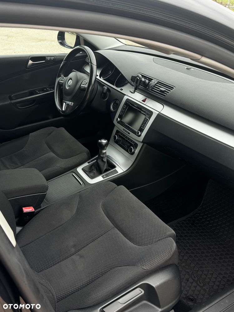 Volkswagen Passat - 9