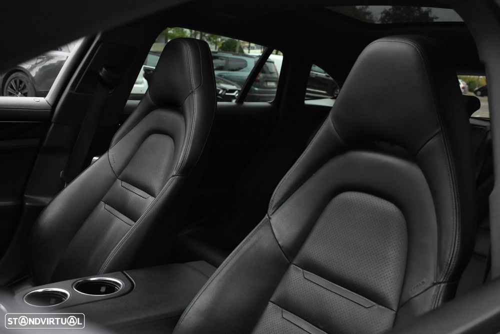Porsche Panamera Sport Turismo - 25