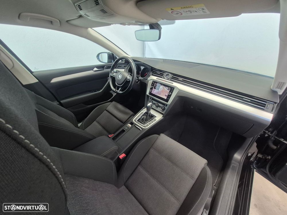 VW Passat Variant 2.0 TDI Confortline DSG - 23