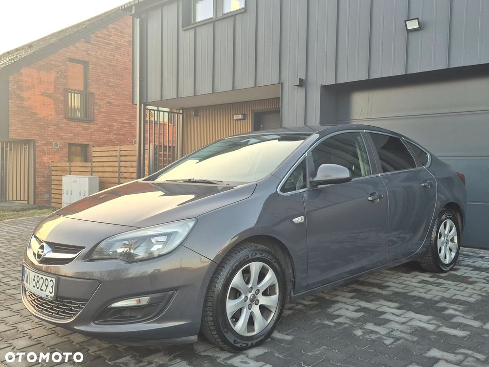 Opel Astra 1.4 T Cosmo EU6 - 17