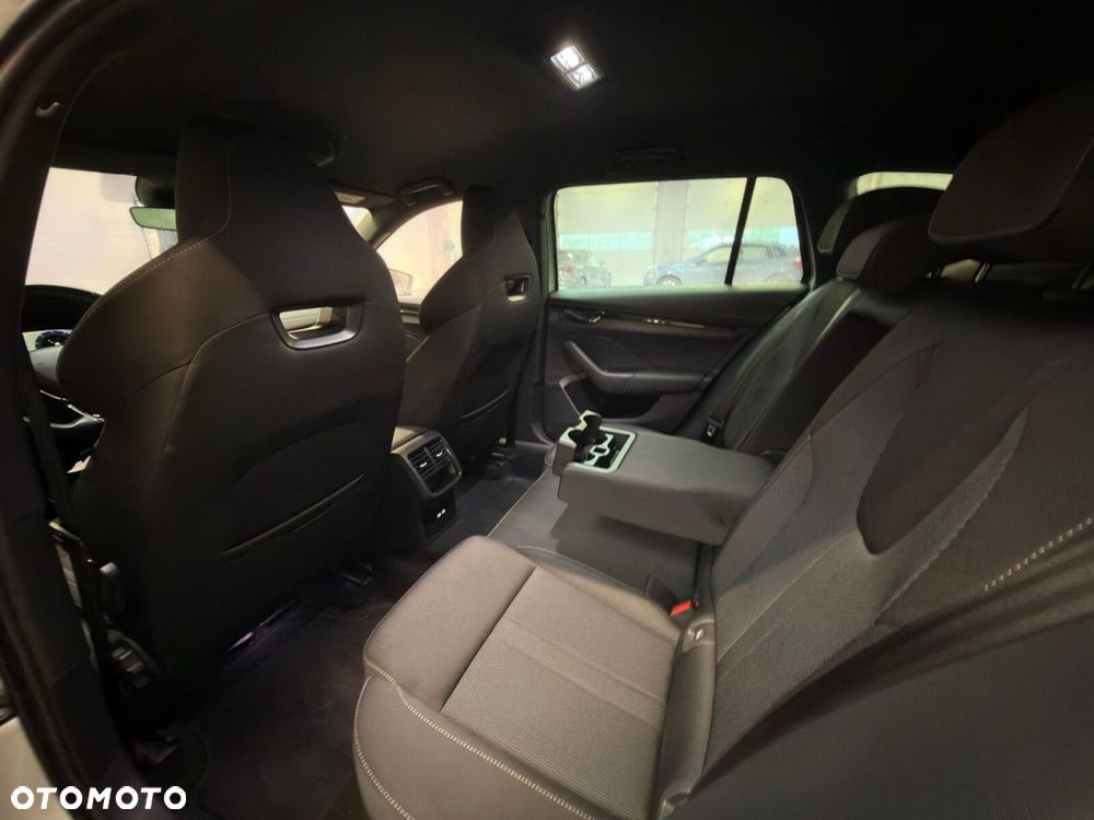Skoda Octavia 2.0 TDI Sportline DSG - 25