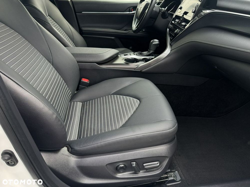 Toyota Camry - 26