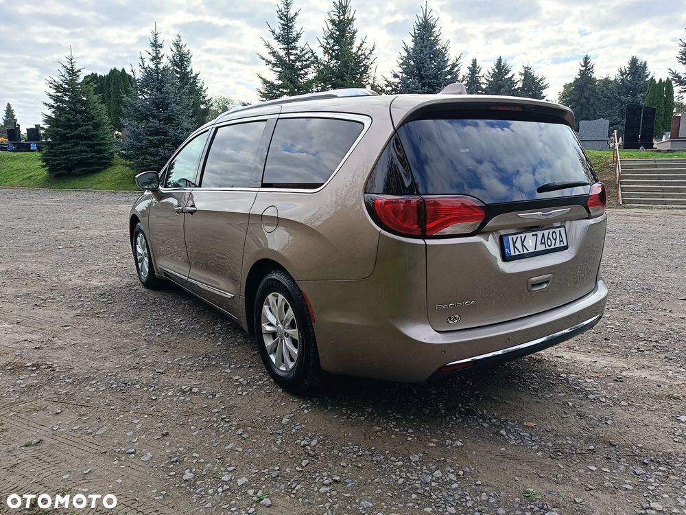 Chrysler Pacifica - 9