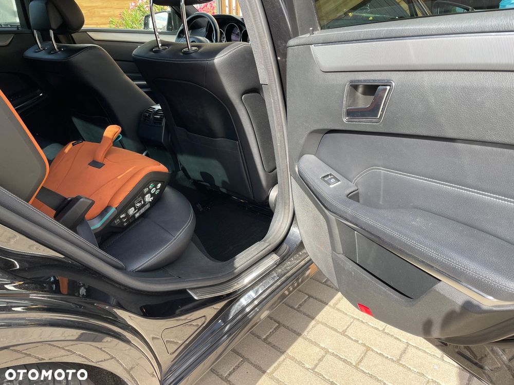 Mercedes-Benz Klasa E 220 CDI BlueEff - 26