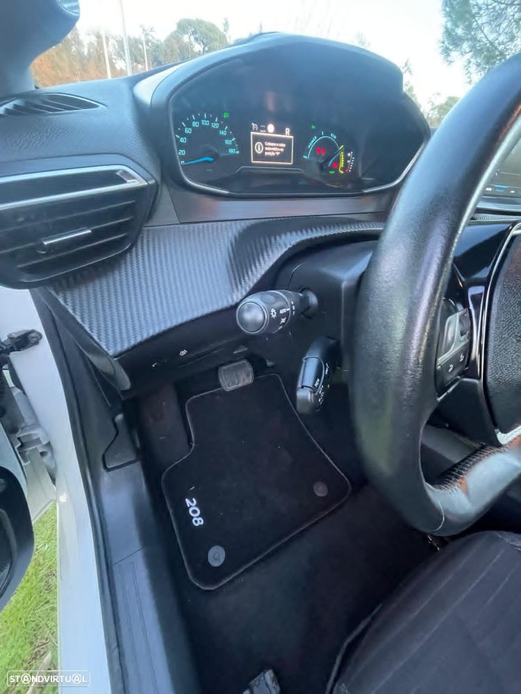 Peugeot e-208 Style - 25