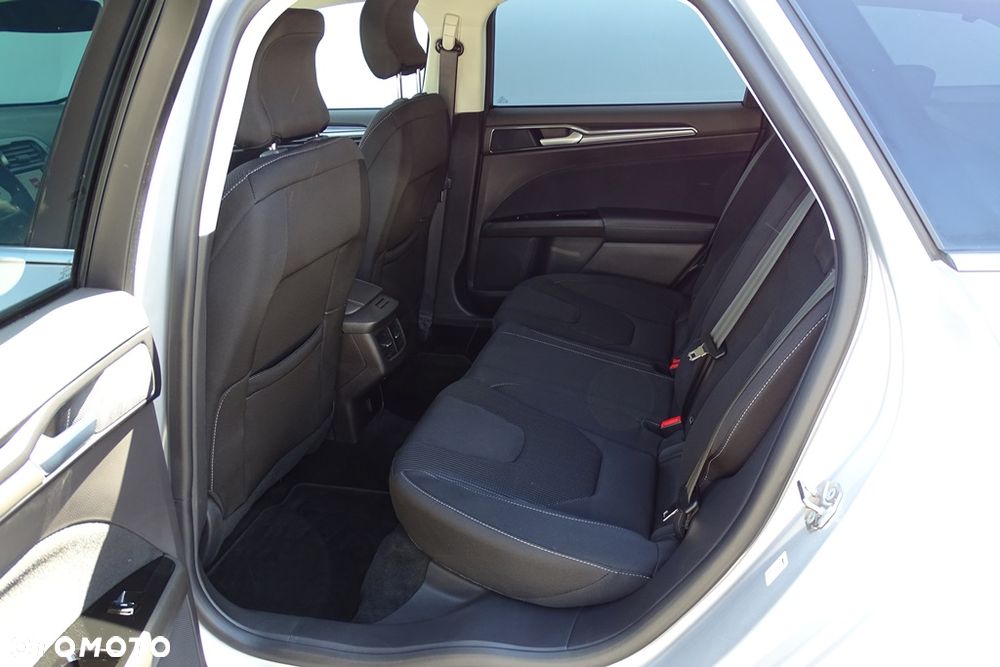 Ford Mondeo 2.0 Hybrid Titanium - 23