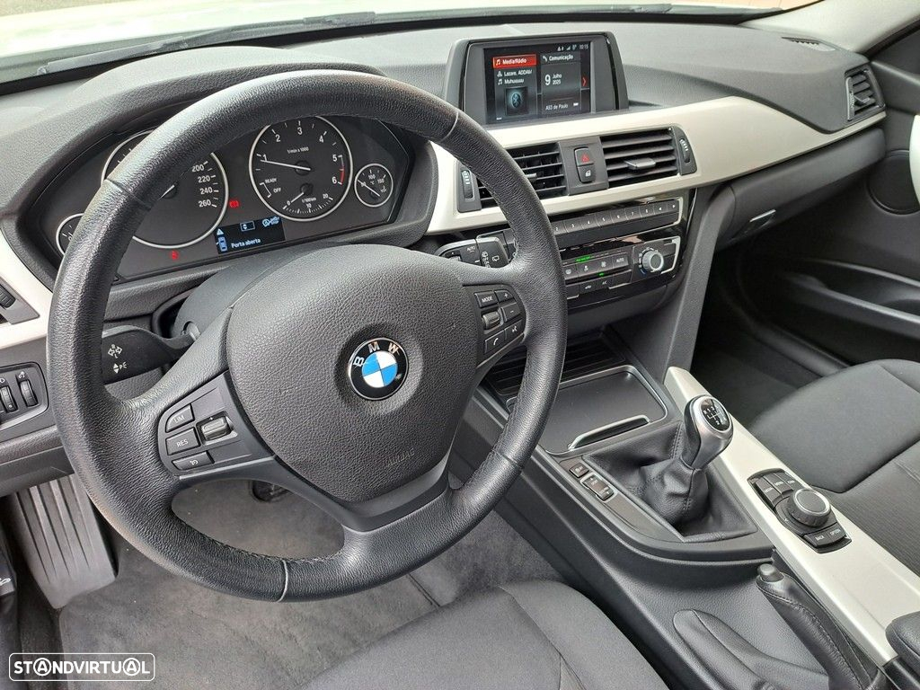 BMW 318 d Touring - 11