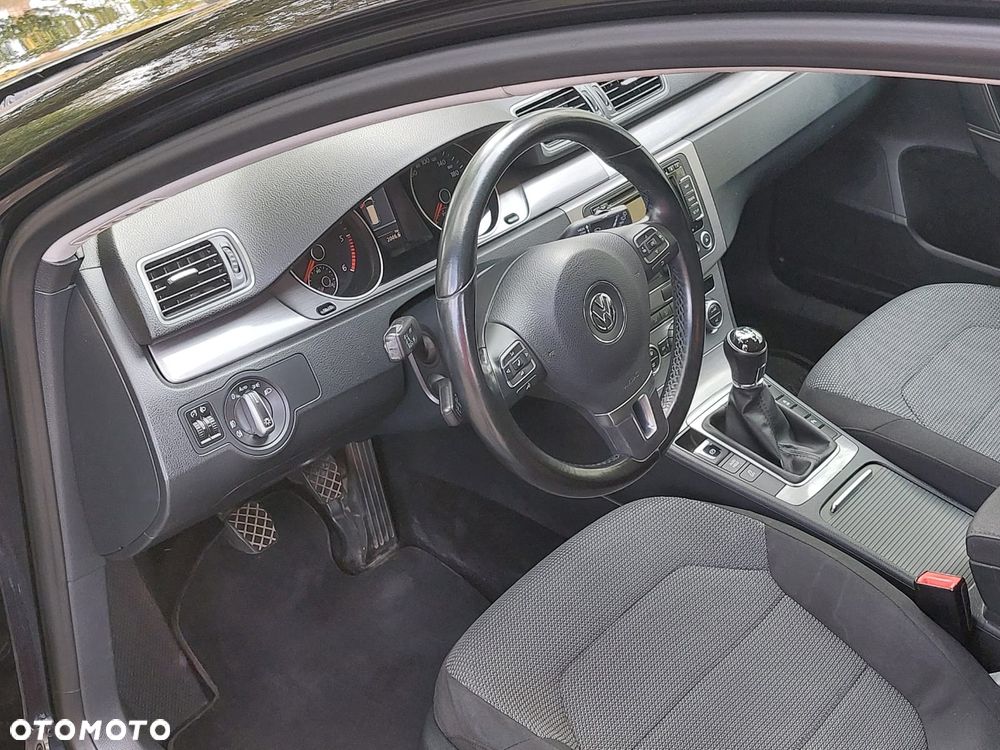 Volkswagen Passat 1.6 TDI BlueMotion Technology Comfortline - 9