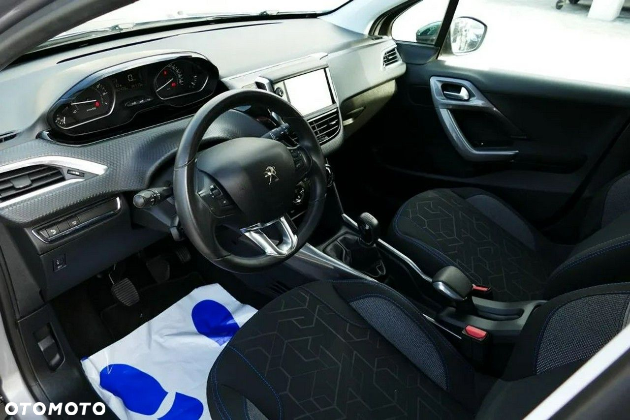 Peugeot 2008 1.2 Pure Tech GPF Allure S&S - 17