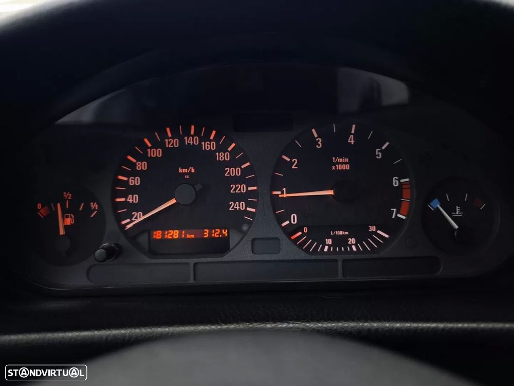 BMW 318 i Cabriolet M Sport - 29