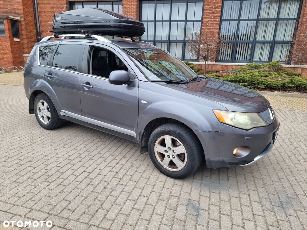 Mitsubishi Outlander - 2