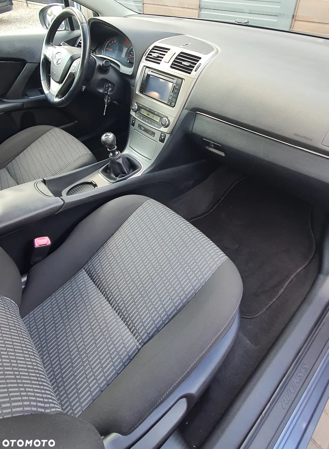 Toyota Avensis 1.8 Sol plus NAVI - 24