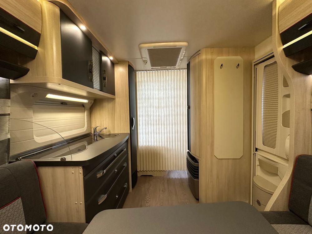 Hobby 460 UFE DE LUX EDITION z napędem i markizą pompowaną. - 16