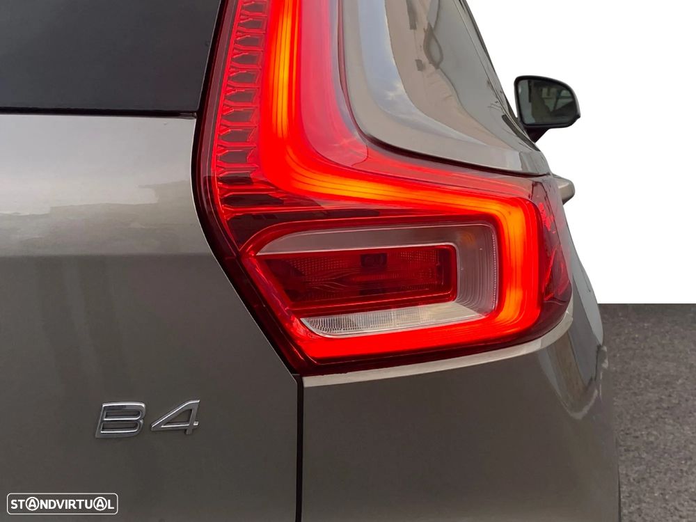 Volvo XC 40 2.0 B4 Momentum Plus - 5