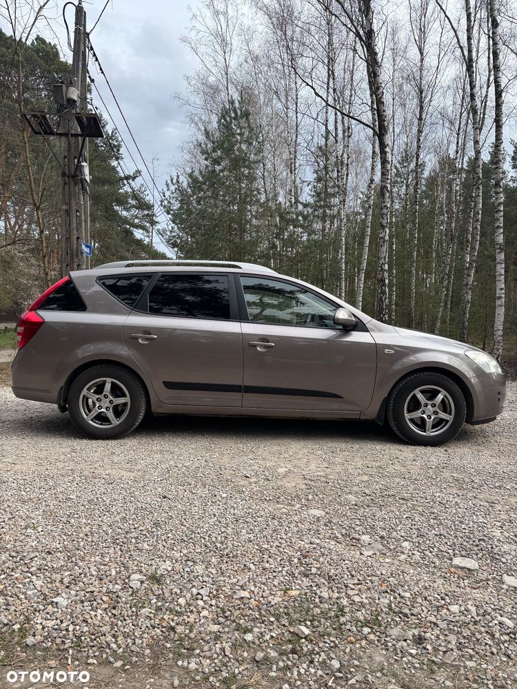 Kia Ceed - 9