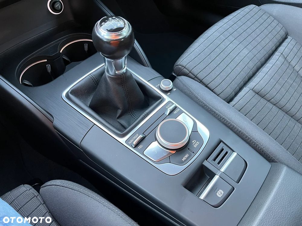 Audi A3 Sportback 2.0 TDI design - 23