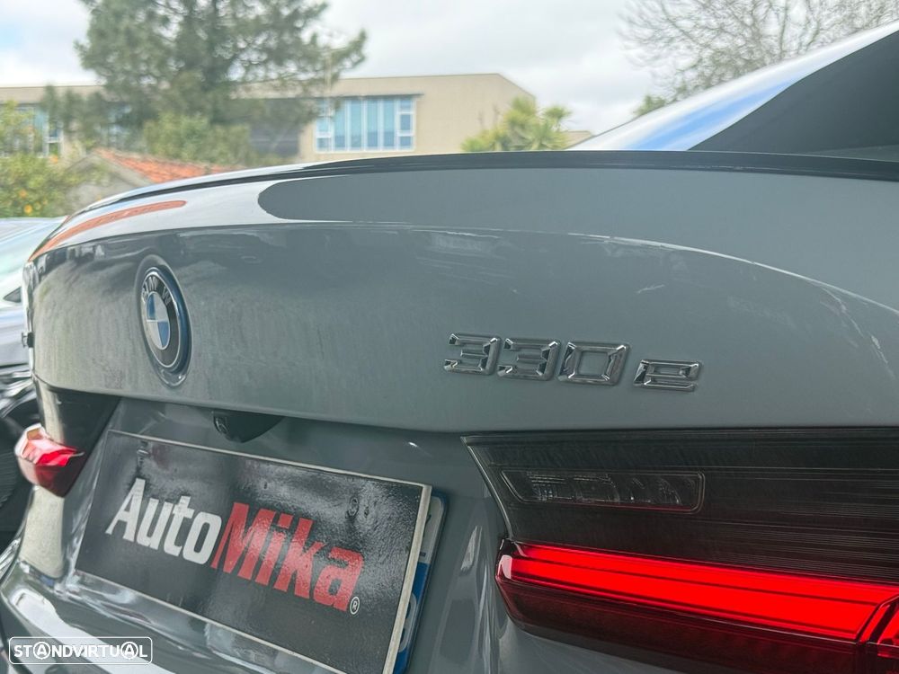 BMW 330 e Pack Desportivo M Auto - 30