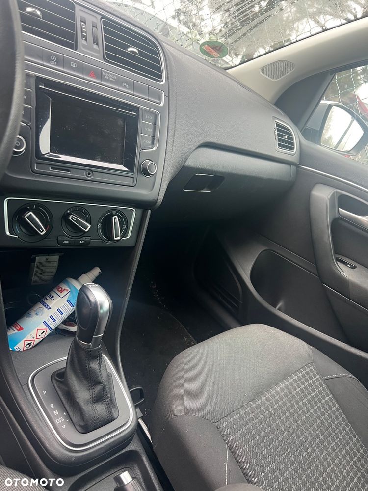 Volkswagen Polo 1.4 TDI Blue Motion Technology DSG Lounge - 12