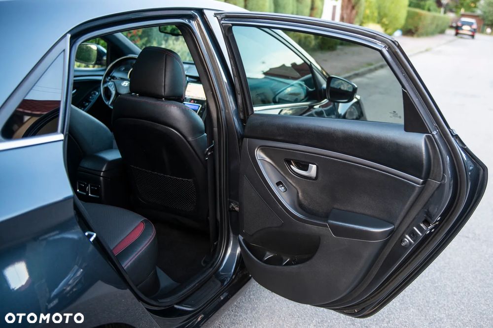 Hyundai i30 1.6 GDI Turbo Luxury - 35