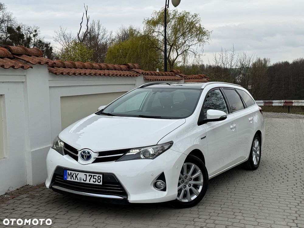 Toyota Auris 1.8 HSD Luna - 1
