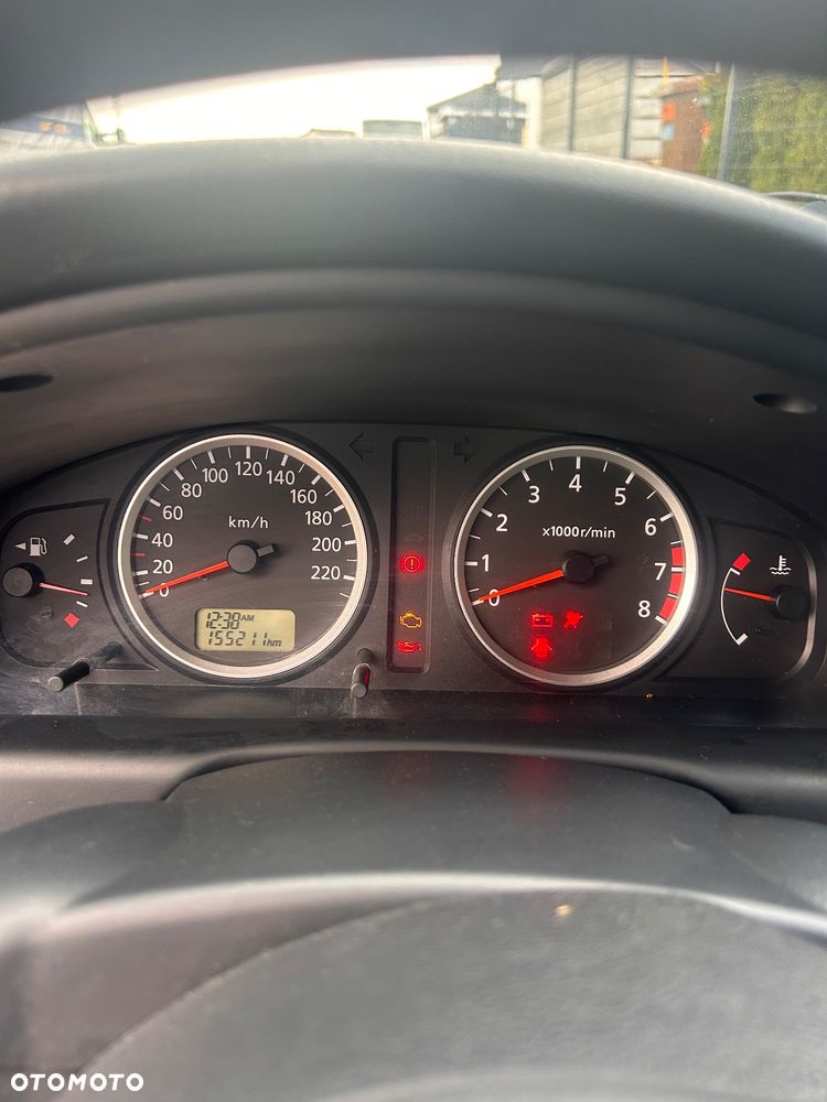 Nissan Almera 1.5 Base - 8