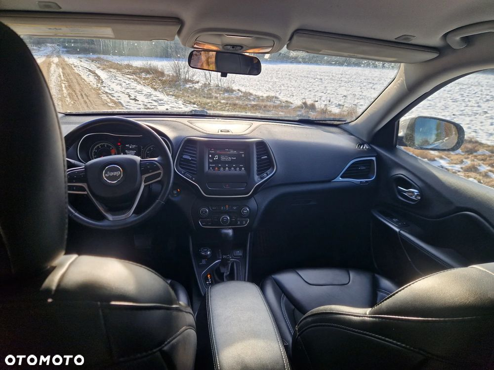 Jeep Cherokee - 18