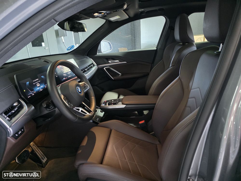 BMW iX2 eDrive20 Pack Desportivo M Pro - 22