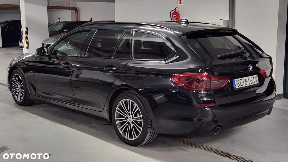 BMW Seria 5 520d Sport Line - 4