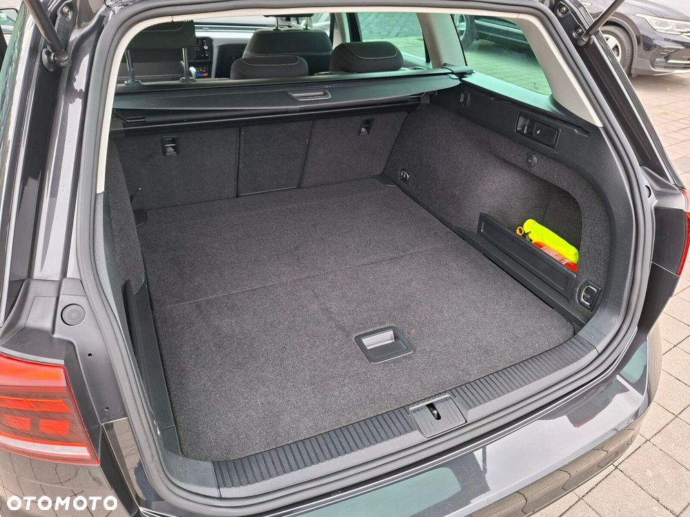 Volkswagen Passat - 14